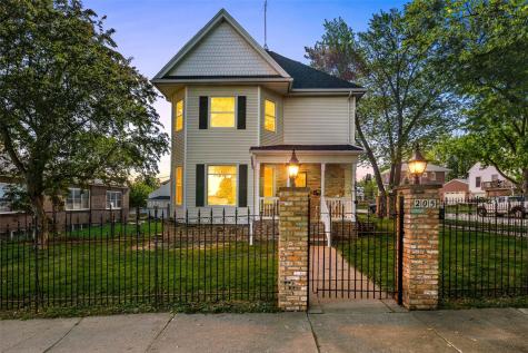 205 S Ford Street Anamosa IA 52205