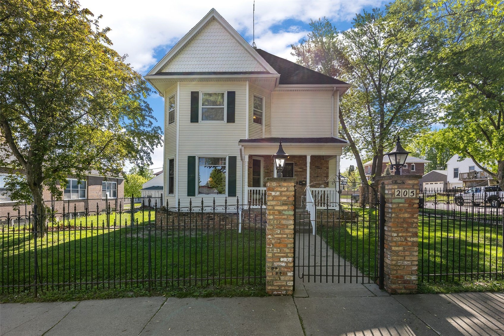205 S Ford Street Anamosa IA 52205