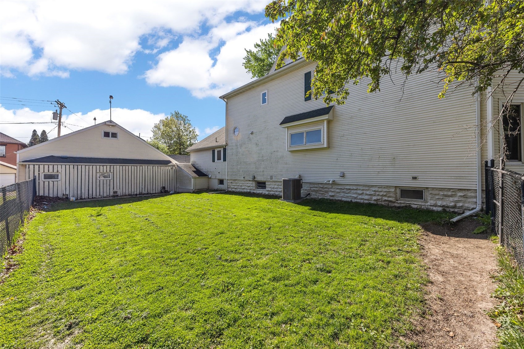 205 S Ford Street Anamosa IA 52205