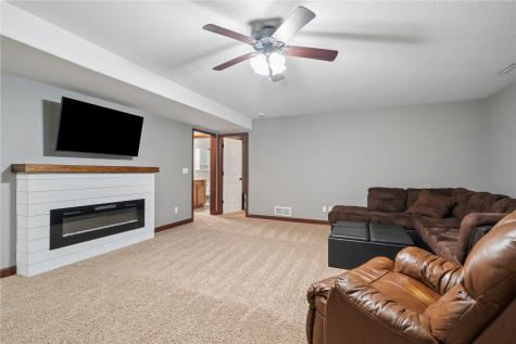 10 N Sunset Drive North Liberty IA 52317