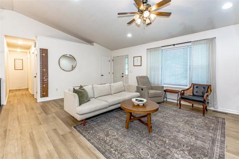 206 Hope Avenue Urbana IA 52345