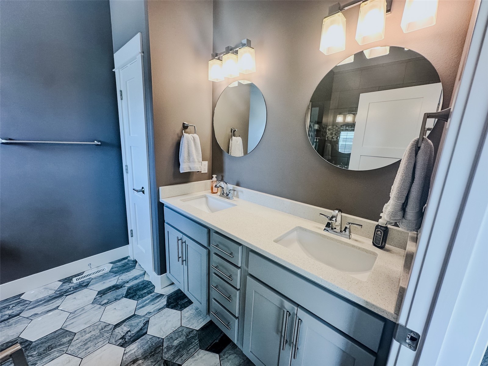 827 Shelby Drive Tiffin IA 52340