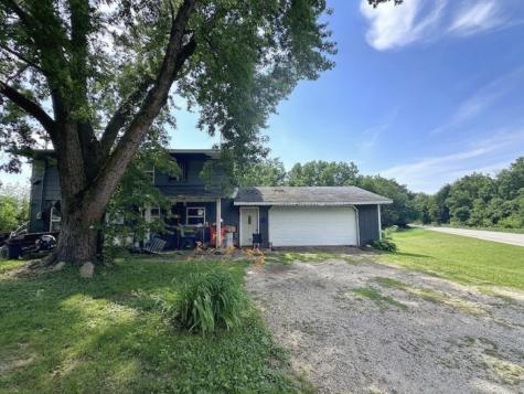1797 Maple Way Coggon IA 52218