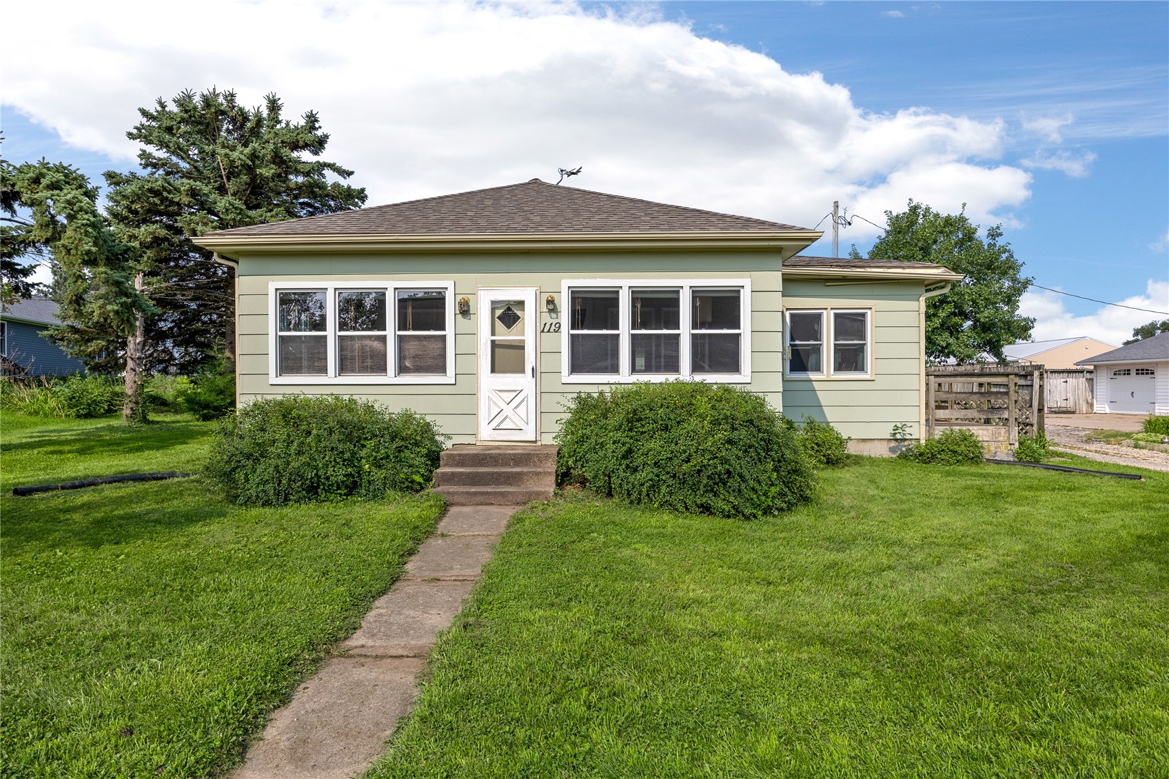 Springville IA, 119 5TH Street N