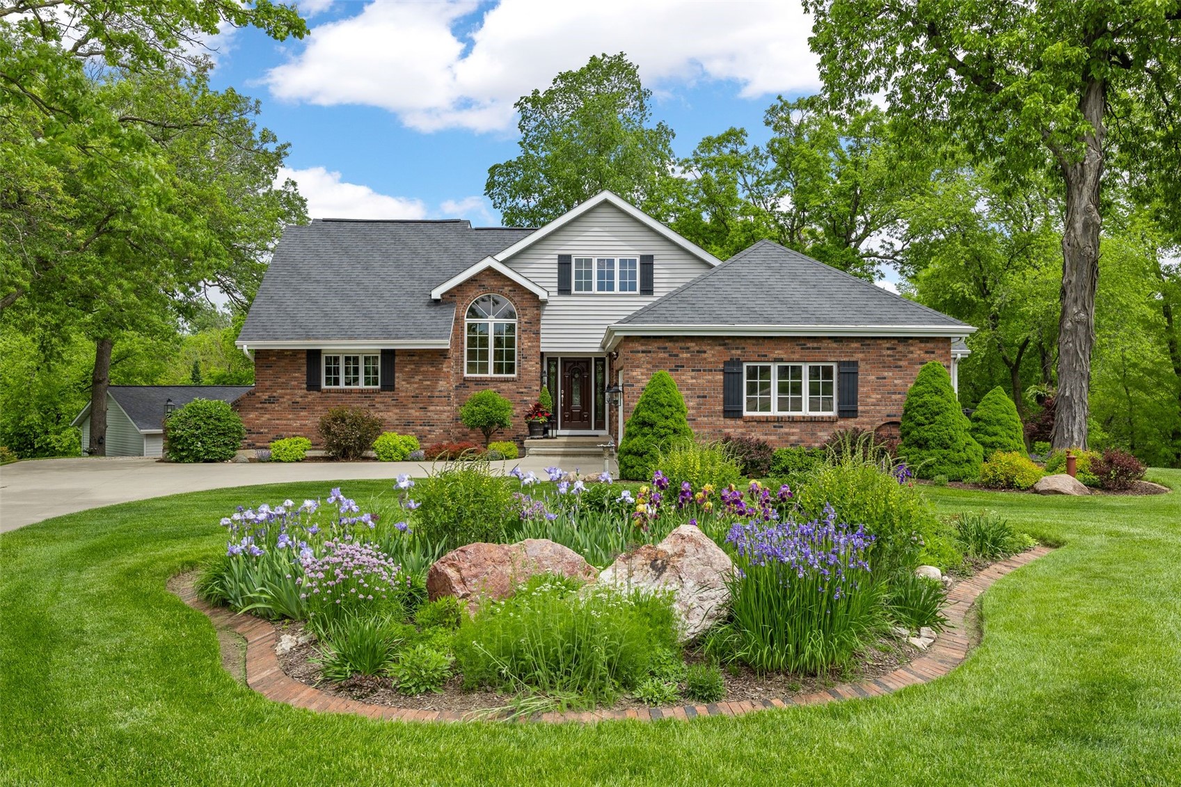 425 Northhaven Drive Robins IA 52328