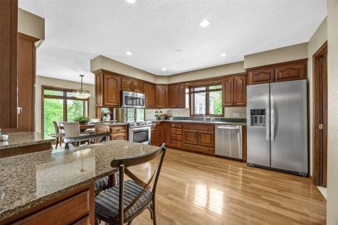 425 Northhaven Drive Robins IA 52328