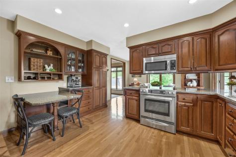 425 Northhaven Drive Robins IA 52328