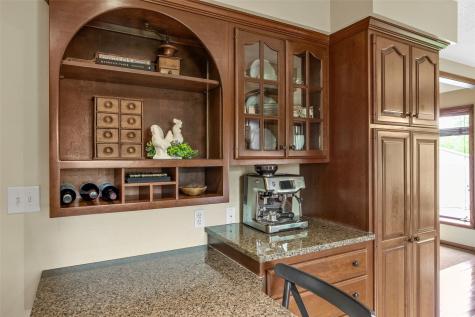 425 Northhaven Drive Robins IA 52328