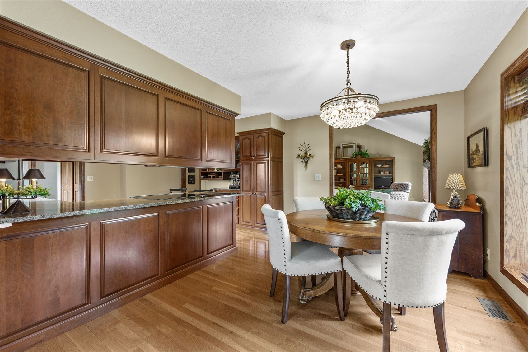 425 Northhaven Drive Robins IA 52328
