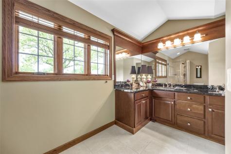 425 Northhaven Drive Robins IA 52328