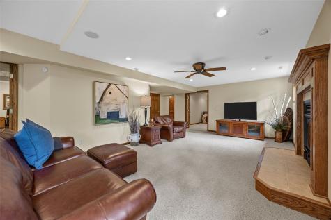 425 Northhaven Drive Robins IA 52328