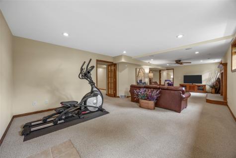 425 Northhaven Drive Robins IA 52328