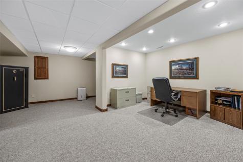 425 Northhaven Drive Robins IA 52328
