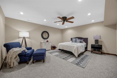 425 Northhaven Drive Robins IA 52328