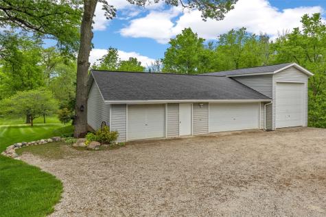 425 Northhaven Drive Robins IA 52328