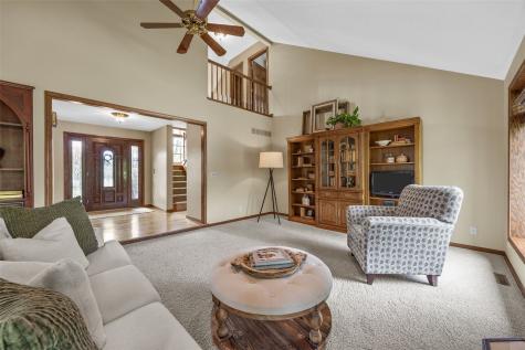 425 Northhaven Drive Robins IA 52328