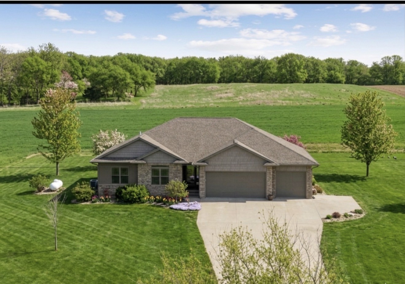 1828 160th Avenue Manchester IA 52057
