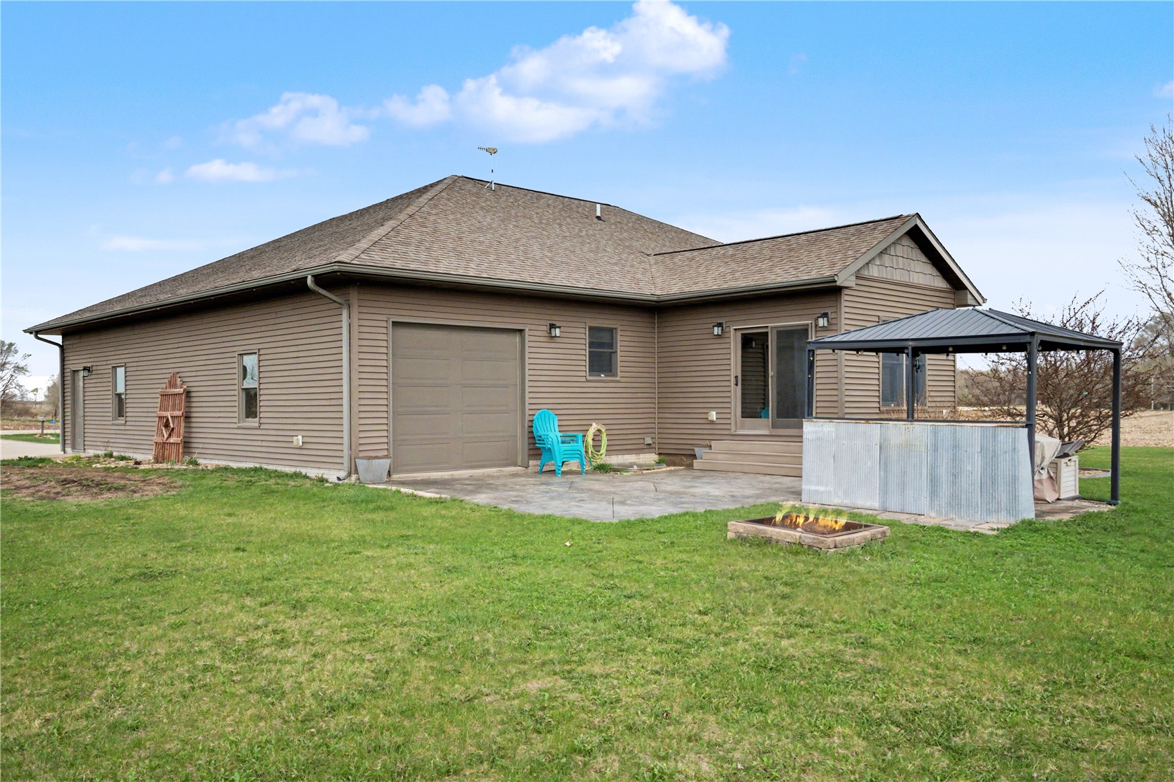 1828 160th Avenue Manchester IA 52057