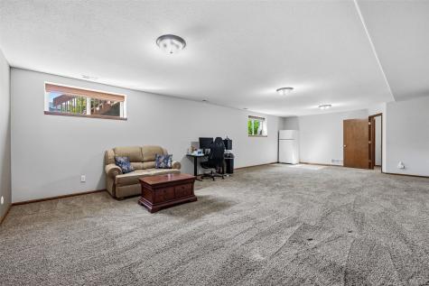 2050 Hillside Drive Ely IA 52227