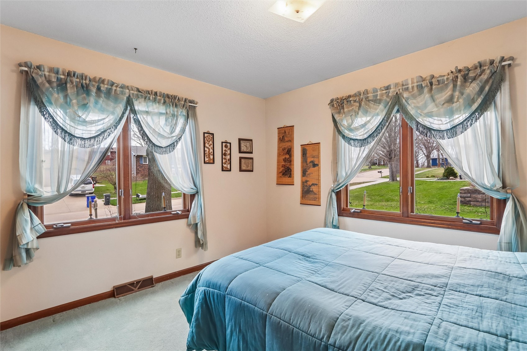 2112 Sandalwood Drive NE Cedar Rapids IA 52402