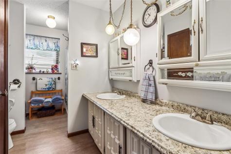 2011 Northgate Drive NE Cedar Rapids IA 52402
