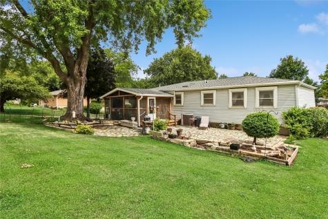 2011 Northgate Drive NE Cedar Rapids IA 52402