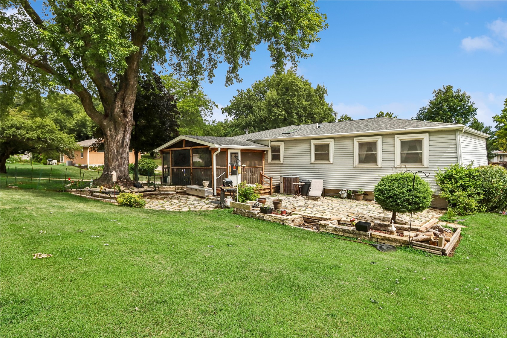 2011 Northgate Drive NE Cedar Rapids IA 52402