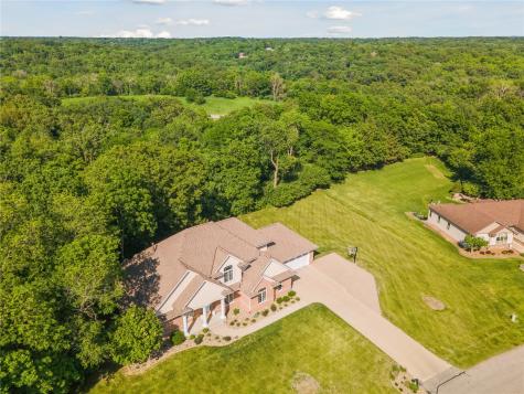 2804 Deer Valley Drive NW Swisher IA 52338