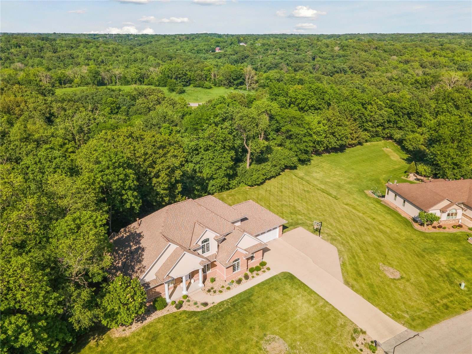 2804 Deer Valley Drive NW Swisher IA 52338