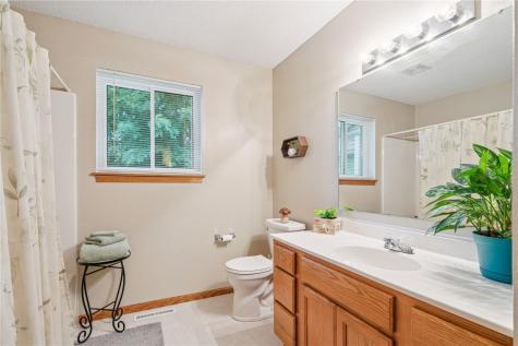 1217 Wolf Drive NW Cedar Rapids IA 52405
