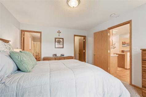 1217 Wolf Drive NW Cedar Rapids IA 52405