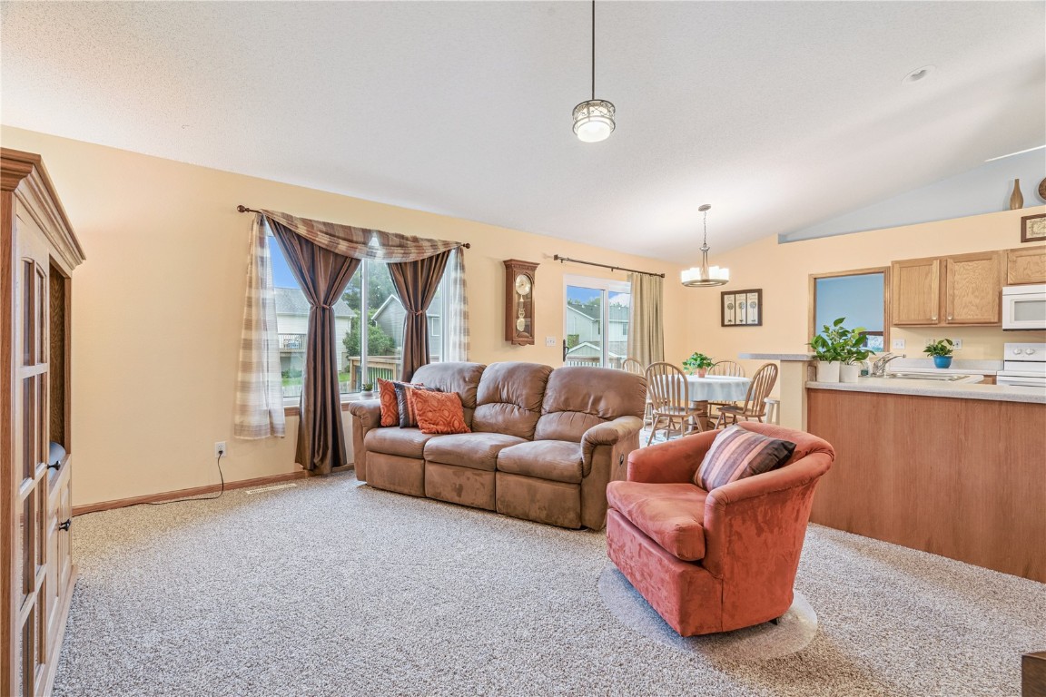 1217 Wolf Drive NW Cedar Rapids IA 52405