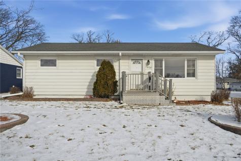 1204 Bowler Street Hiawatha IA 52233