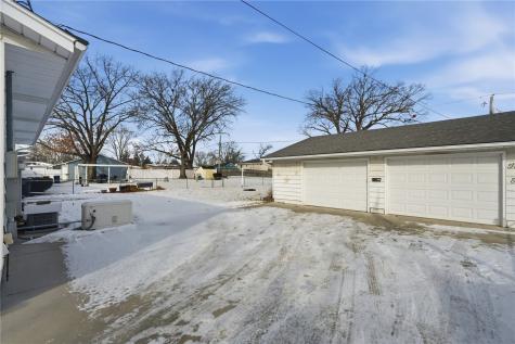 1204 Bowler Street Hiawatha IA 52233