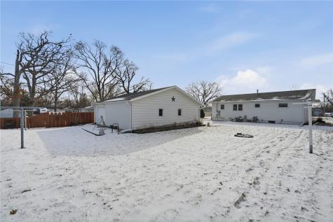 1204 Bowler Street Hiawatha IA 52233