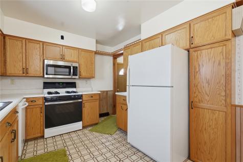 1204 Bowler Street Hiawatha IA 52233