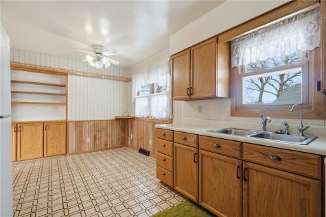 1204 Bowler Street Hiawatha IA 52233
