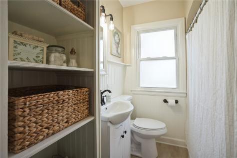 2734 Meadowbrook Drive SE Cedar Rapids IA 52403