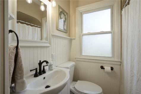 2734 Meadowbrook Drive SE Cedar Rapids IA 52403