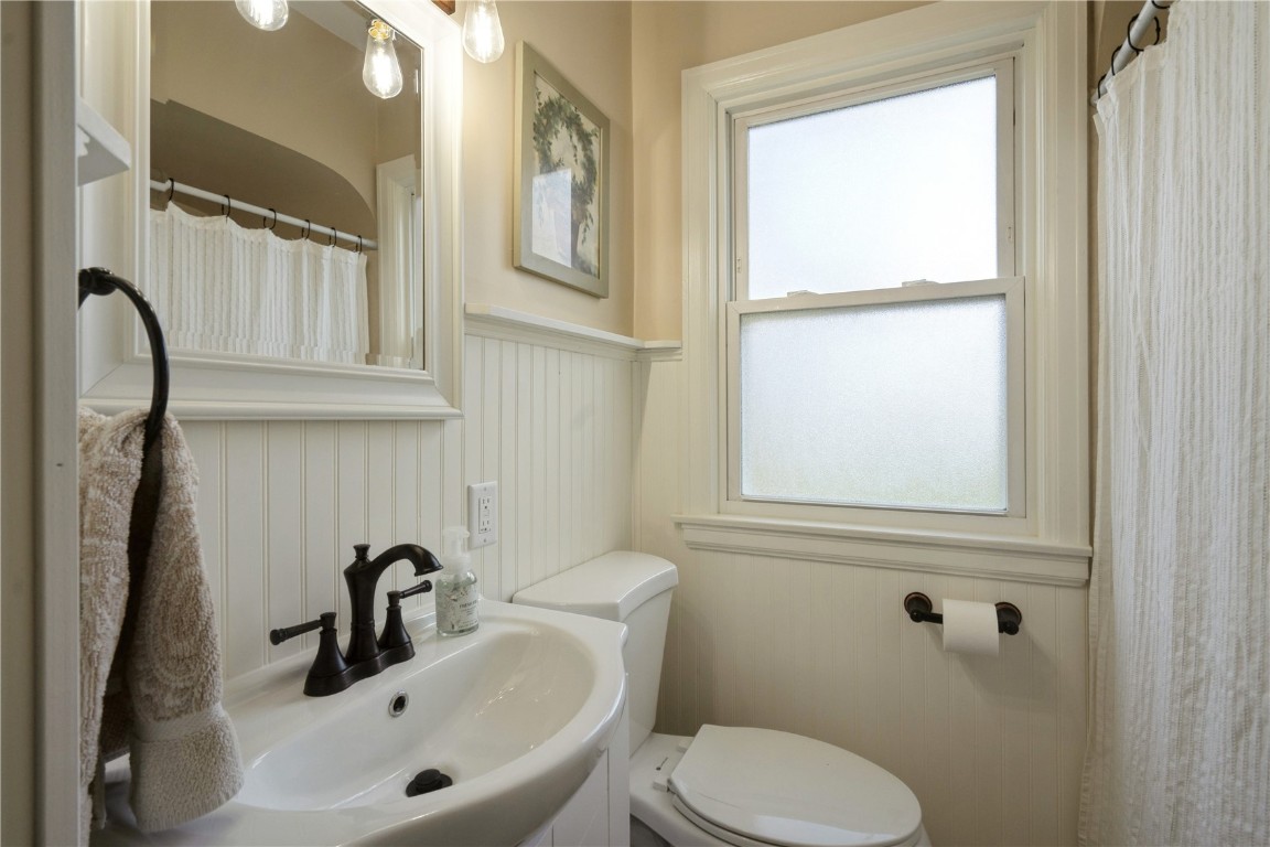 2734 Meadowbrook Drive SE Cedar Rapids IA 52403