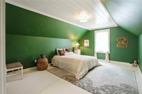 2734 Meadowbrook Drive SE Cedar Rapids IA 52403