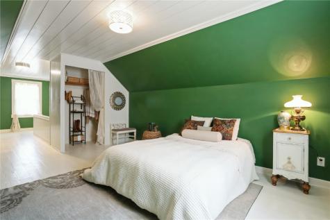 2734 Meadowbrook Drive SE Cedar Rapids IA 52403