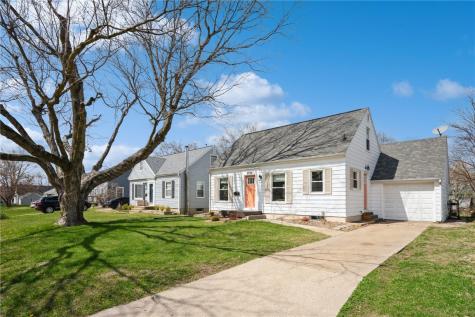 2734 Meadowbrook Drive SE Cedar Rapids IA 52403