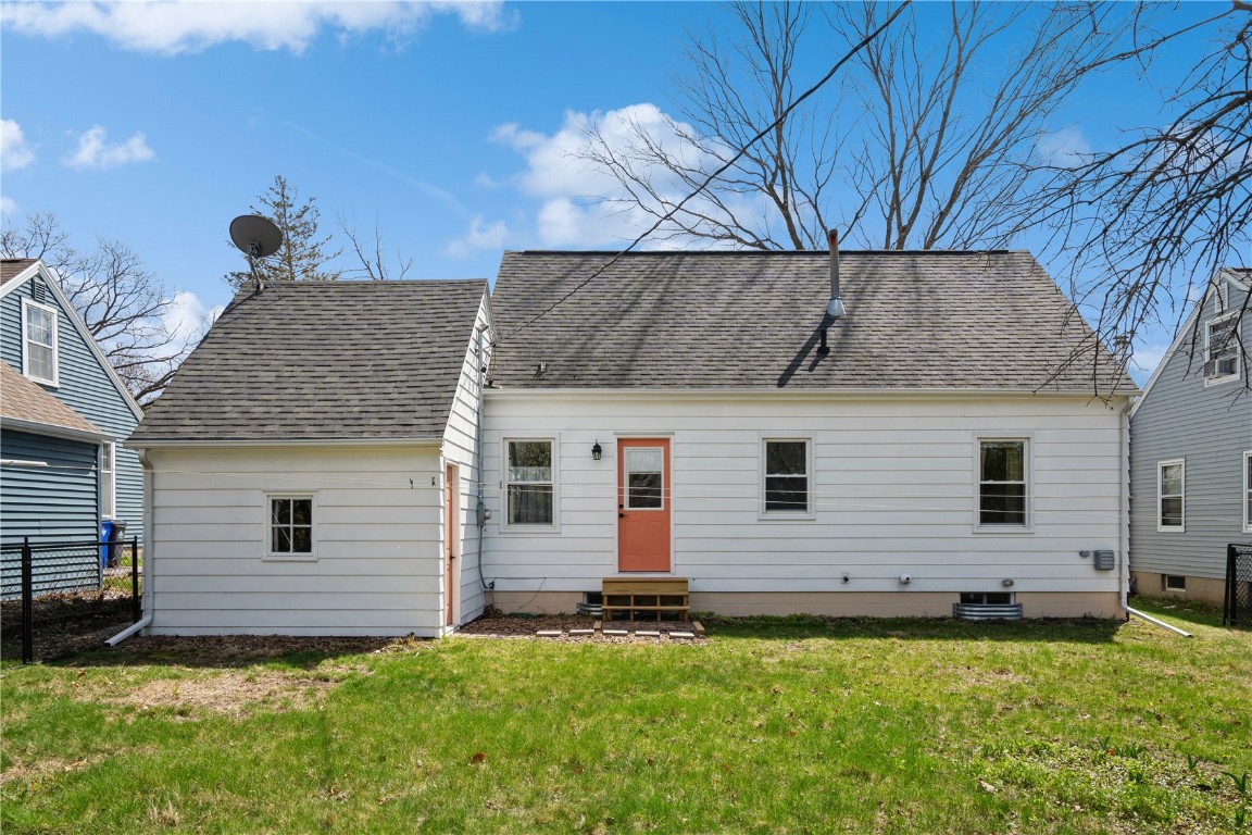 2734 Meadowbrook Drive SE Cedar Rapids IA 52403
