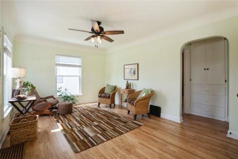 2734 Meadowbrook Drive SE Cedar Rapids IA 52403