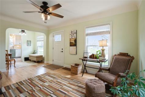 2734 Meadowbrook Drive SE Cedar Rapids IA 52403