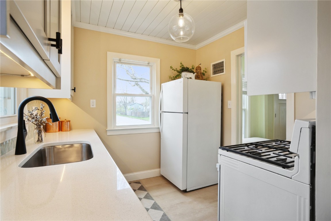 2734 Meadowbrook Drive SE Cedar Rapids IA 52403