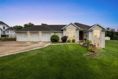 8401 Santa Maria Drive SW Cedar Rapids IA 52404