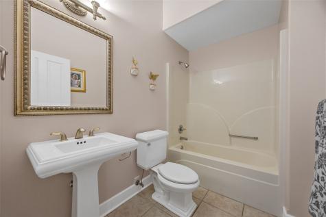 8401 Santa Maria Drive SW Cedar Rapids IA 52404
