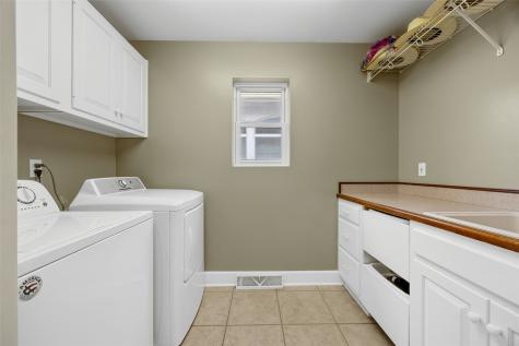 8401 Santa Maria Drive SW Cedar Rapids IA 52404